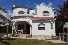 Villa en Ametlla de Mar - Villa de 3 dormitorios a 300 m de la playa