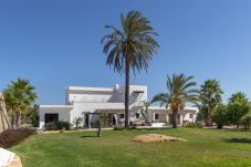 Villa en Santa Eulalia del Río - Villa con piscina a 1 km de la playa