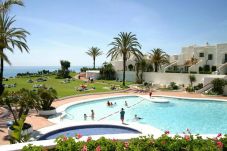 Apartamento en Estepona - Apartamento con piscina a 30 m de la playa