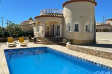 Villa en Ametlla de Mar - Villa con piscina a 900 m de la playa