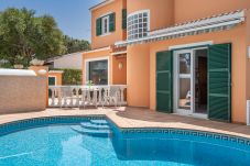 Villa en Cala Blanca - Villa con piscina a 300 m de la playa